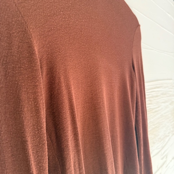 Wilfred | Aritzia | Size XS/ S | Brown Turtleneck - Picture 5 of 6